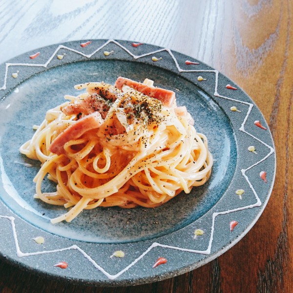 カルボナーラ／ジェノベーゼ／ミートソース／ツナとベーコンのペペロンチーノ／ナスとベーコンのペペロンチーノロッソ／昔ながらのナポリタン