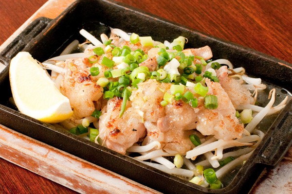 牛もつの葱塩だれ　レモン風味