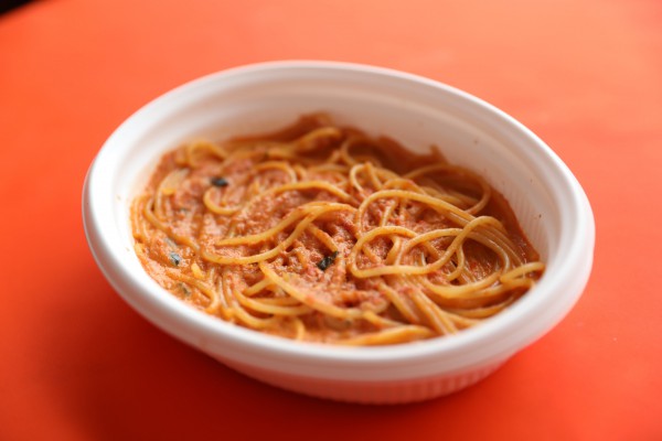 ⑧　ワタリガニのトマトソース　スパゲッティー
