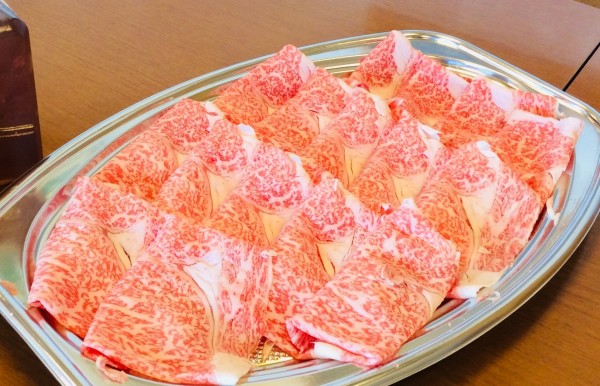 特選牛しゃぶ or 特選牛すき焼き