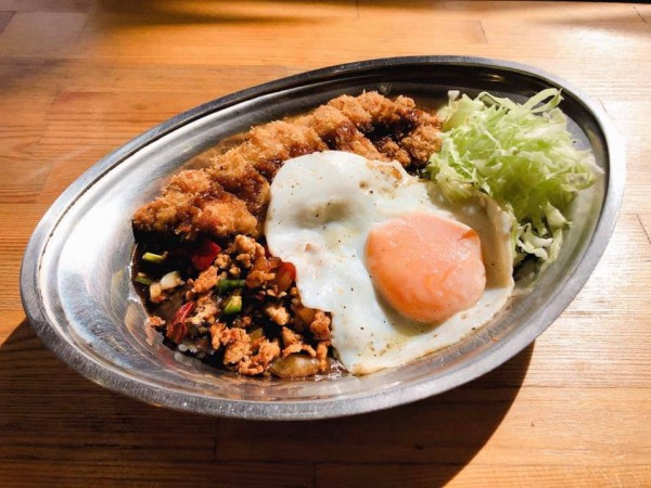 チキンカツ＋ガパオ＋目玉焼きSS