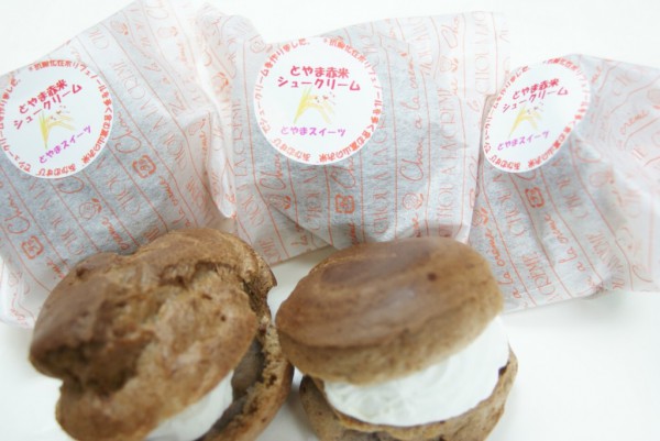 とやま赤米シュークリーム