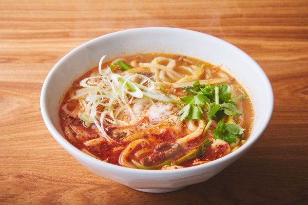 駅前店名物　ユッケジャンうどん