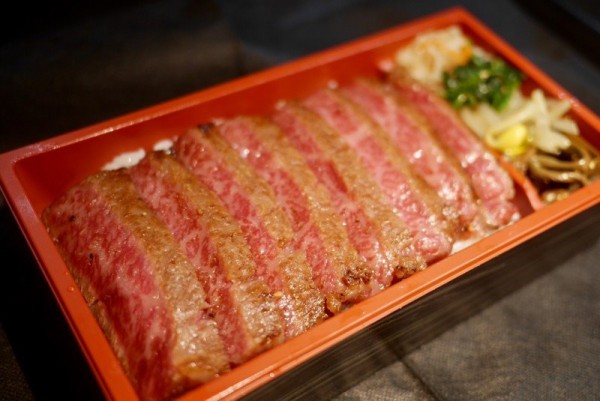 炭火焼サーロイン特選焼肉弁当