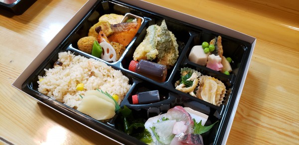 おまかせ弁当（炊き込みご飯）2500円〜