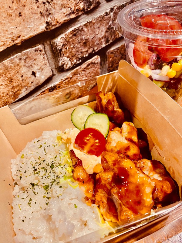 モチコチキン　サラダ付き