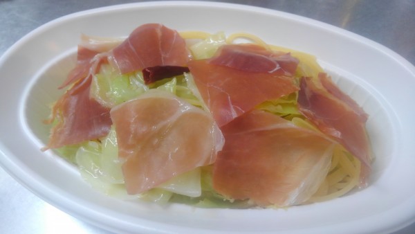 生ハムとキャベツのペペロンチーノ