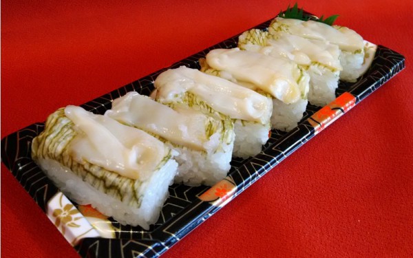 バイとおぼろ昆布の押し寿司