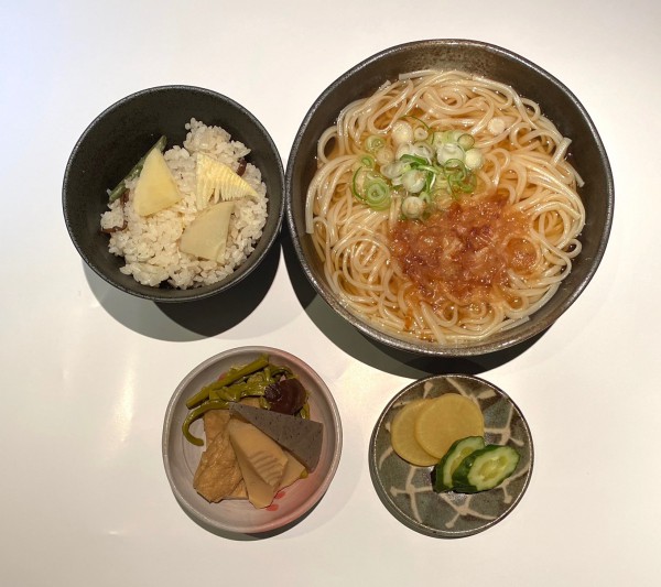 氷見うどん　と　炊き込みご飯