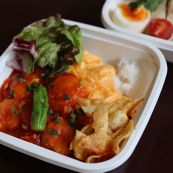 ふわふわ卵のエビチリ丼