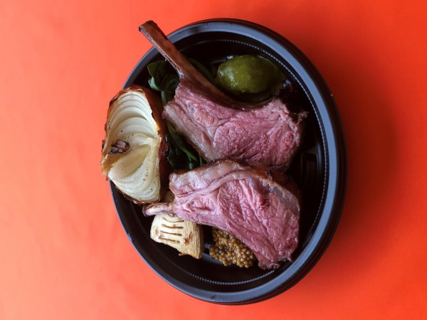 骨付き仔羊肉のロースト