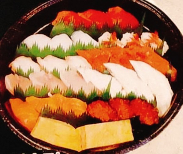 「中トロ」３人前(上) 3,850円(税込)