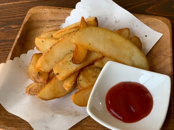 皮つきポテトフライ