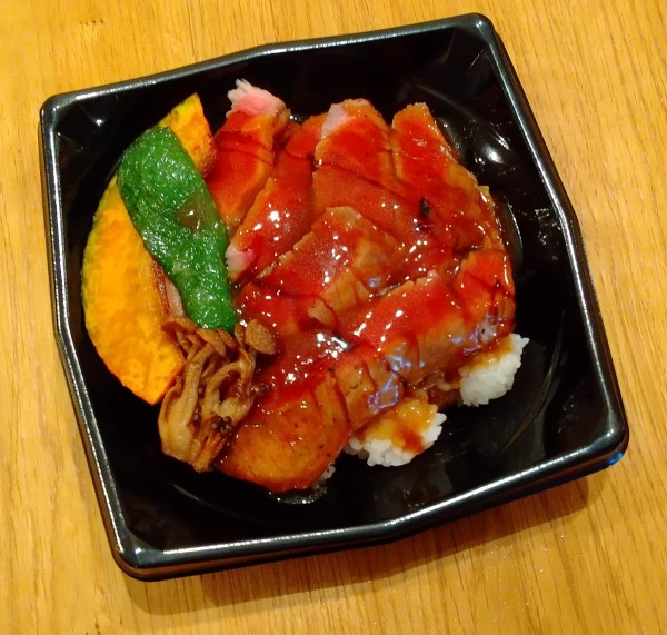 牛サーロインのステーキ丼