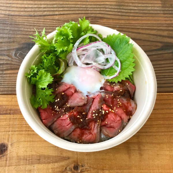 ローストビーフ丼、温玉のせ(数量限定）